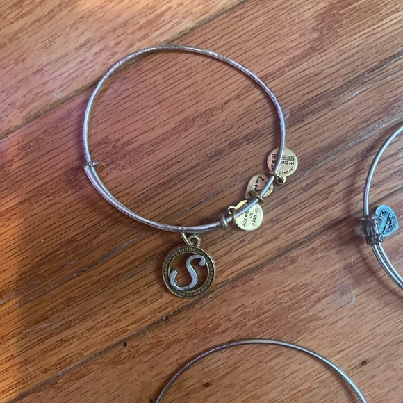 bracelets - Picture 4 of 4